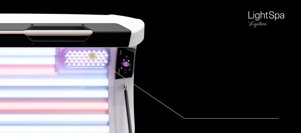 Close-up Ansicht des rechten oberen Ecks des DAYON LightSpa Hybrid Heimsolariums auf schwarzem Hintergrund, dass die Spectra LED Technologie zeigt