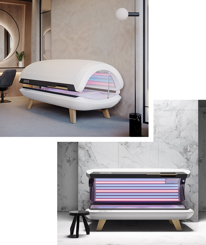 DAYON LightSpa Hybrid Collage aus zwei Bildern steht in einem Designer-Ambiente vor ein weißen Mamorwand
